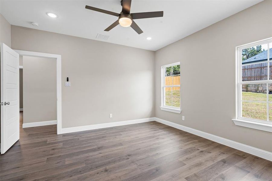 Spacious, unfurnished interior of a new home in , Granbury (Image 23). Spacious, unfurnished interior of a new home in , Granbury (Image 23).
