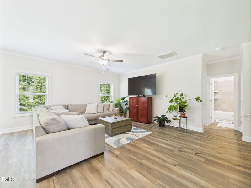 CAM01608G0-PR0104-STILL032