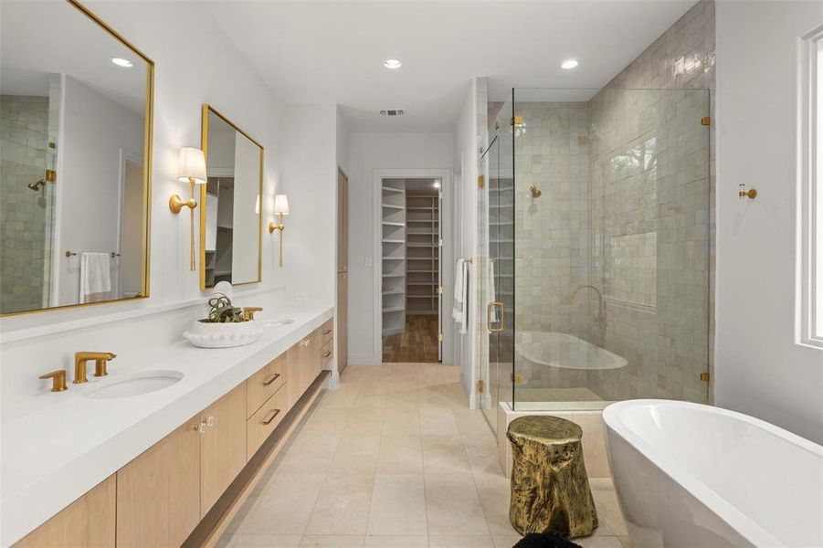 Furnished interior view inside a new home in , Dallas (Image 28).