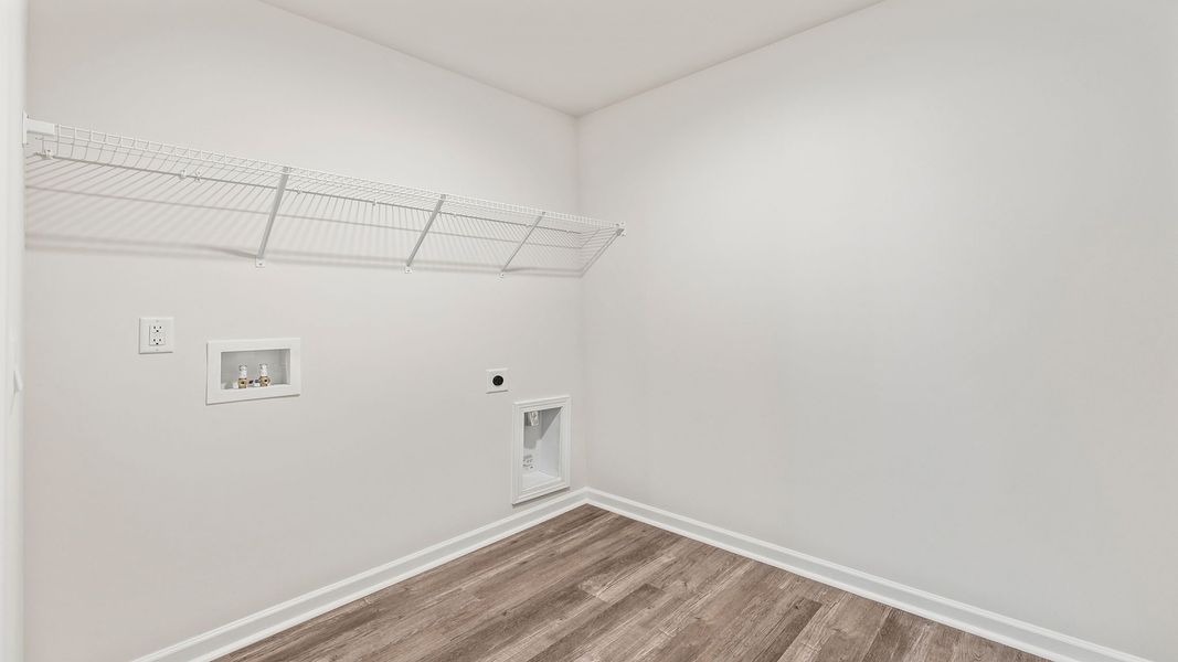 Spacious, unfurnished interior of a new home in Cloverdale Hills, Piedmont (Image 29).