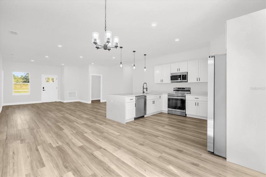 Spacious, unfurnished interior of a new home in , Ocala (Image 19).