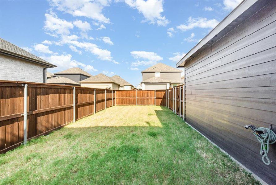 Exterior details and patio area of a home in , Royse City (Image 3).