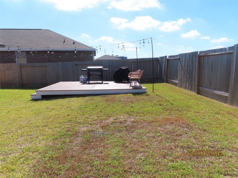 Exterior details and patio area of a home in Imperial Forest, Houston (Image 17).