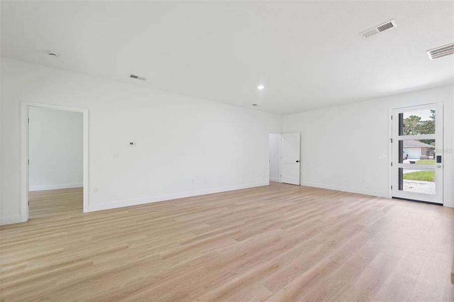 Spacious, unfurnished interior of a new home in , Ocala (Image 27).