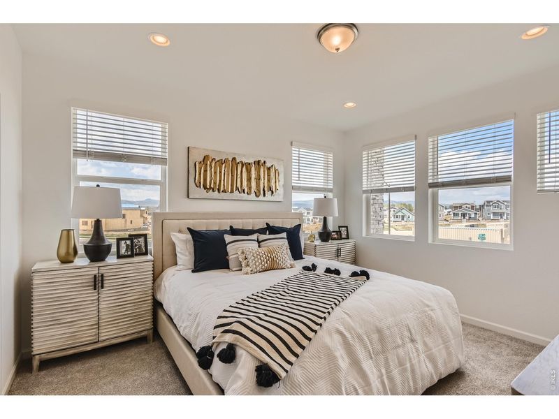 Furnished interior view inside a new home in Mountain Brook, Longmont (Image 7).