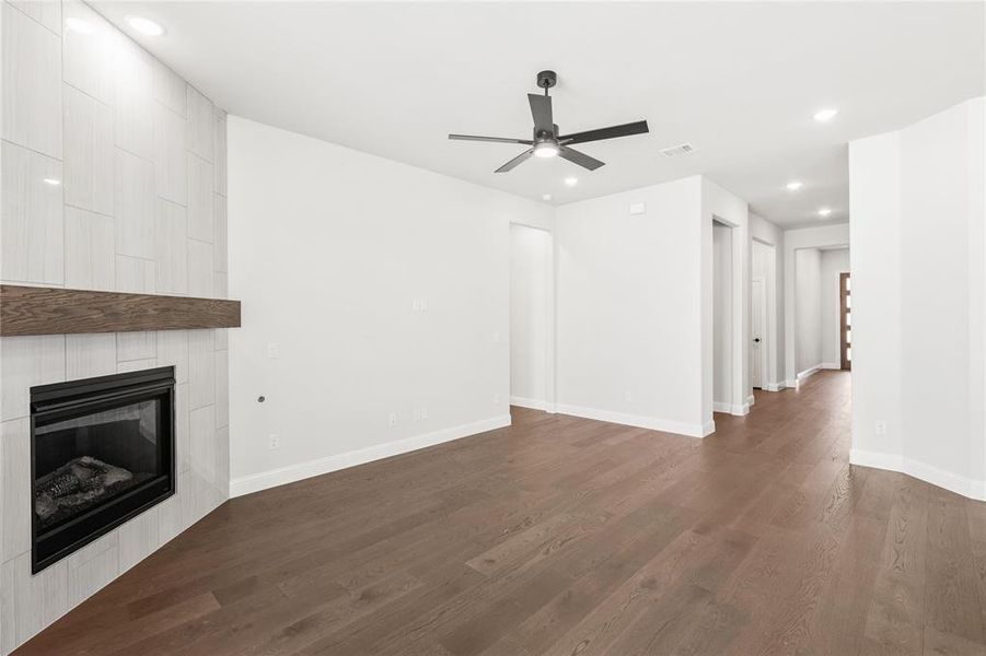 Spacious, unfurnished interior of a new home in Painted Tree Woodland District 50, McKinney (Image 20).