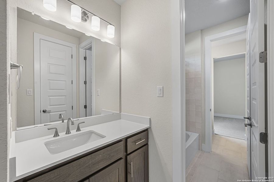 Furnished interior view inside a new home in Arbors at Fair Oaks, Fair Oaks Ranch (Image 8).