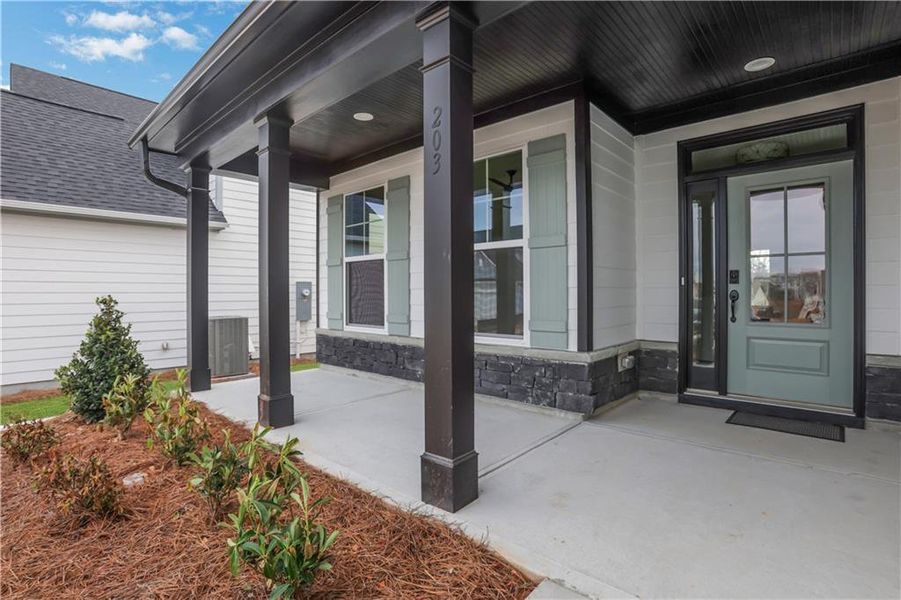 Exterior details and patio area of a home in Twin Lakes, Hoschton (Image 3).