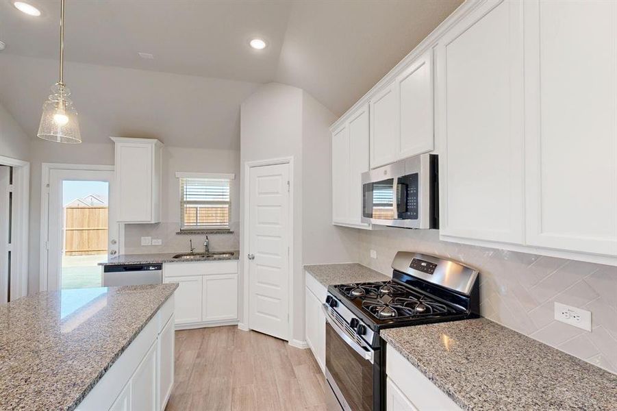 Furnished interior view inside a new home in Meadow Park, Ponder (Image 11).