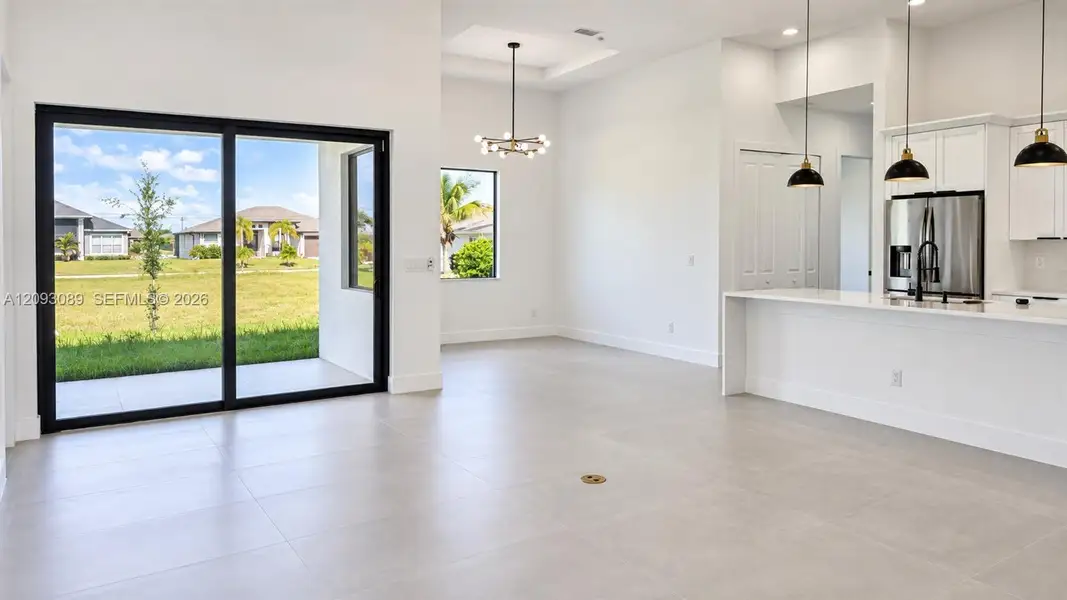 Spacious, unfurnished interior of a new home in , Cape Coral (Image 21).