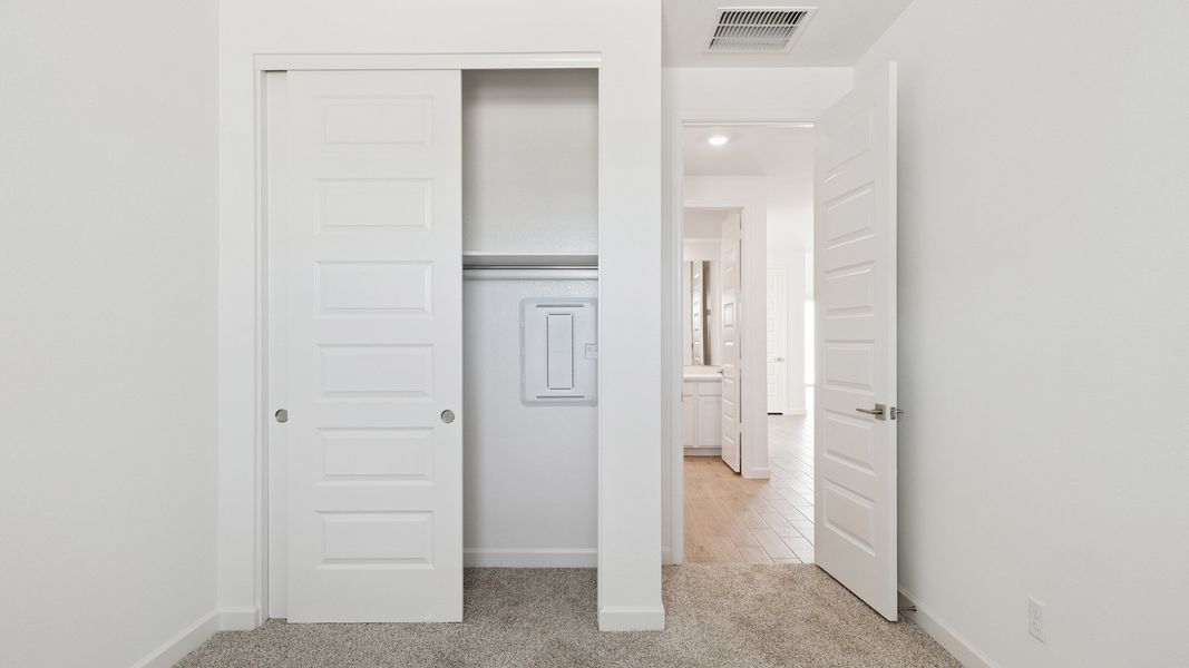 Representative unfurnished interior of a home built from the Apache by D.R. Horton in Zanjero Pass, Glendale (Image 29).
