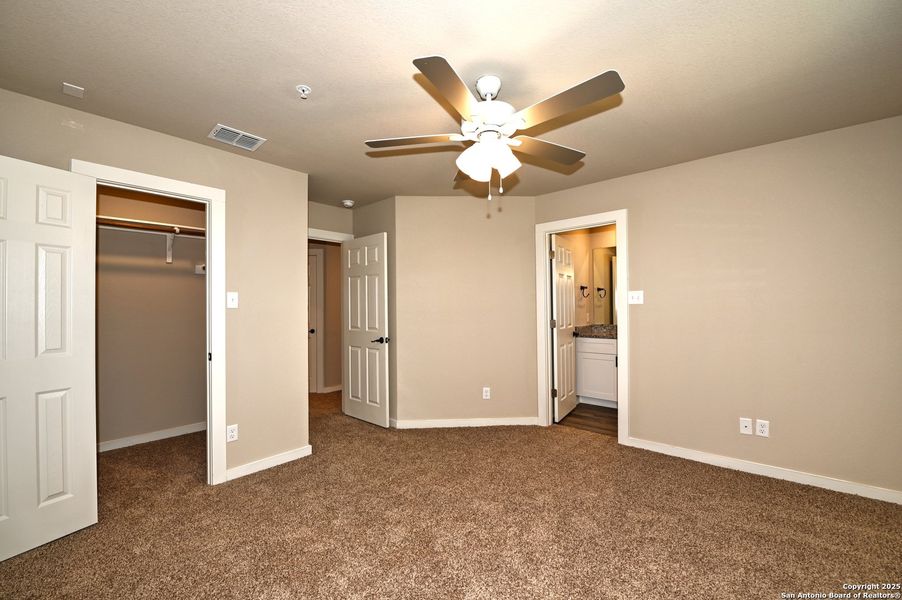 Spacious, unfurnished interior of a new home in , San Antonio (Image 17).