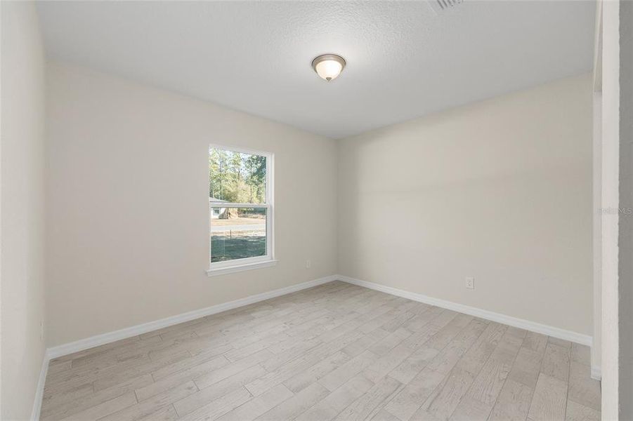 Spacious, unfurnished interior of a new home in , Ocala (Image 33).