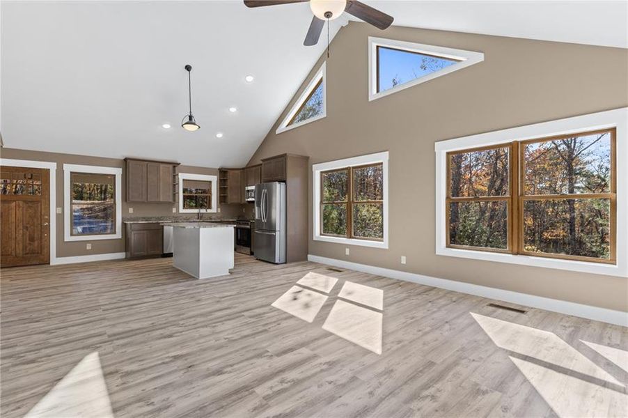 Spacious, unfurnished interior of a new home in , Ellijay (Image 14).