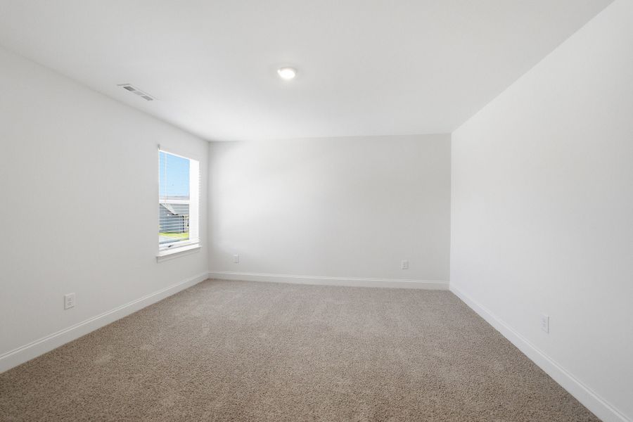 Spacious, unfurnished interior of a new home in Dorris Farm, White House (Image 52).