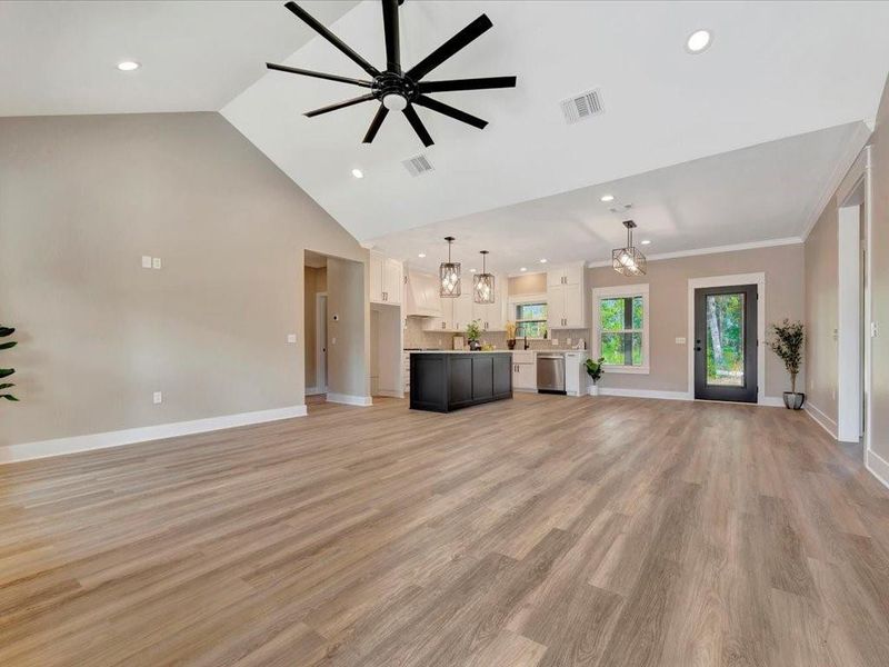 Spacious, unfurnished interior of a new home in , Diboll (Image 22).