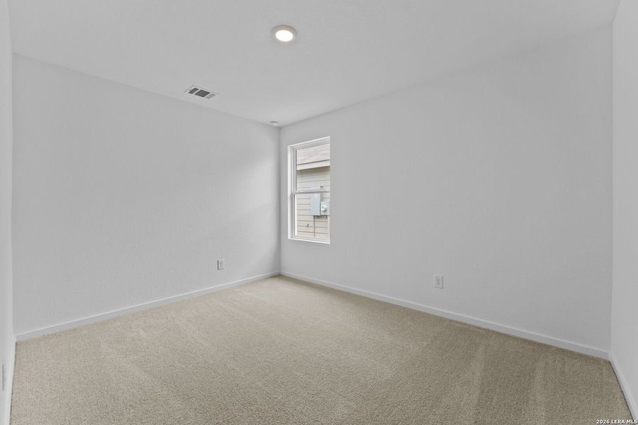 Spacious, unfurnished interior of a new home in Spring Grove, San Antonio (Image 12).