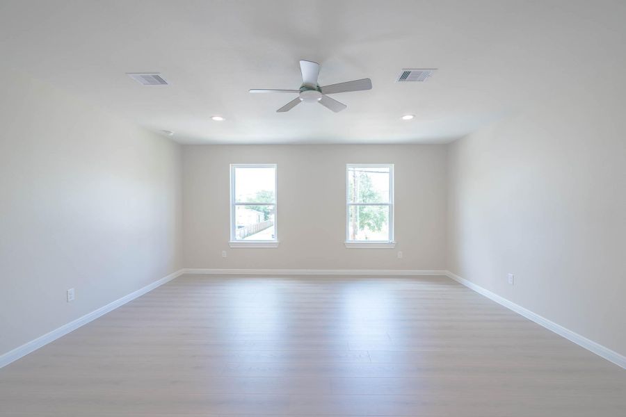 Spacious, unfurnished interior of a new home in , Houston (Image 12).