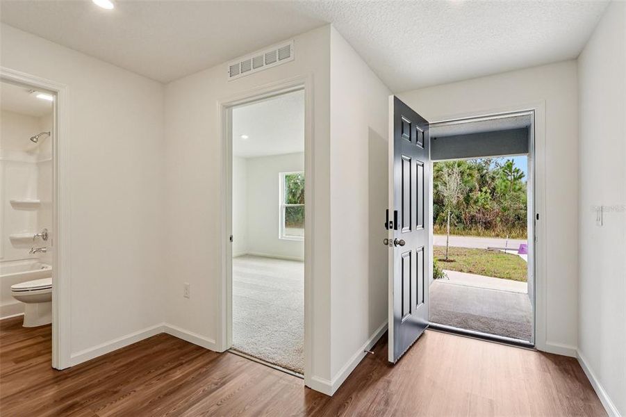 Spacious, unfurnished interior of a new home in Palm Bay Classic, Palm Bay (Image 28).