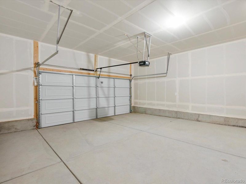 Spacious, unfurnished interior of a new home in , Aurora (Image 20).