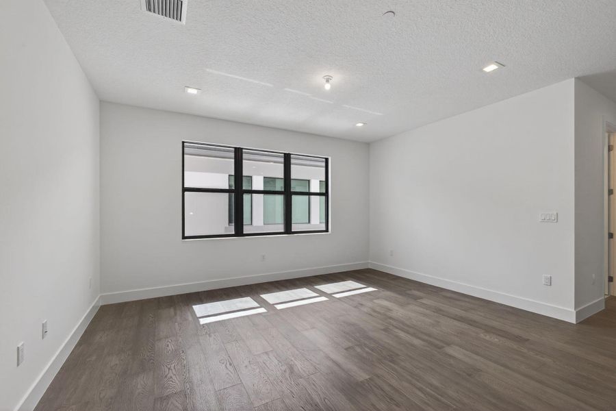 Spacious, unfurnished interior of a new home in Apex at Avenir, Palm Beach Gardens (Image 33).