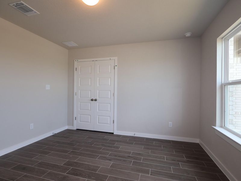 Spacious, unfurnished interior of a new home in Willow Springs, Buda (Image 7).