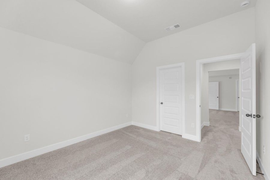 Spacious, unfurnished interior of a new home in Santa Rita Ranch, Liberty Hill (Image 20).