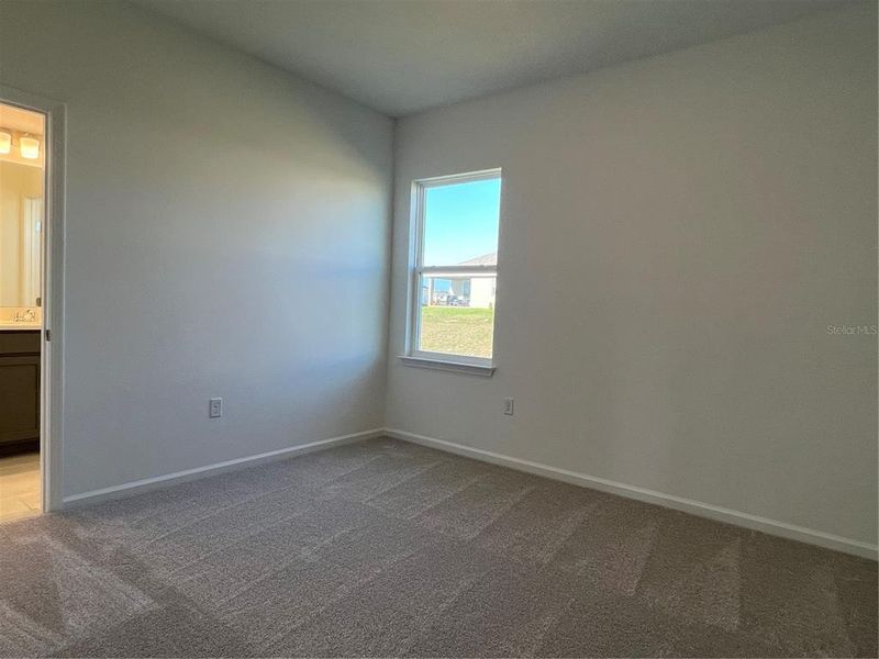 Spacious, unfurnished interior of a new home in Hills of Minneola, Minneola (Image 25).