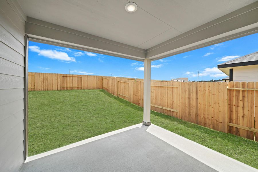 Exterior details and patio area of a home in Chapel Lakes, Montgomery (Image 3).