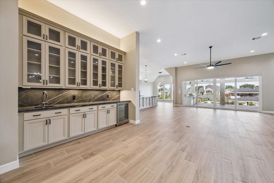 Furnished interior view inside a new home in , Kemah (Image 7).