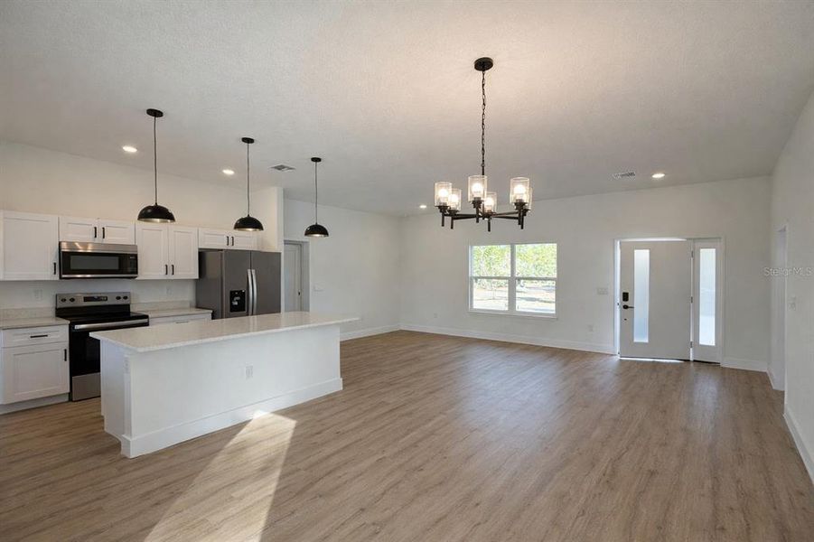 Spacious, unfurnished interior of a new home in , Citrus Springs (Image 13).