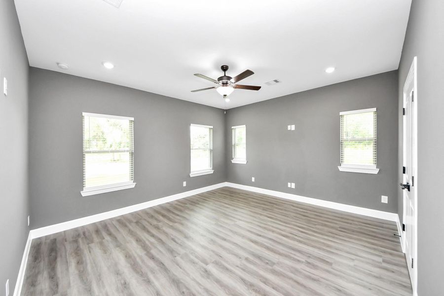 Spacious, unfurnished interior of a new home in , Waller (Image 11).