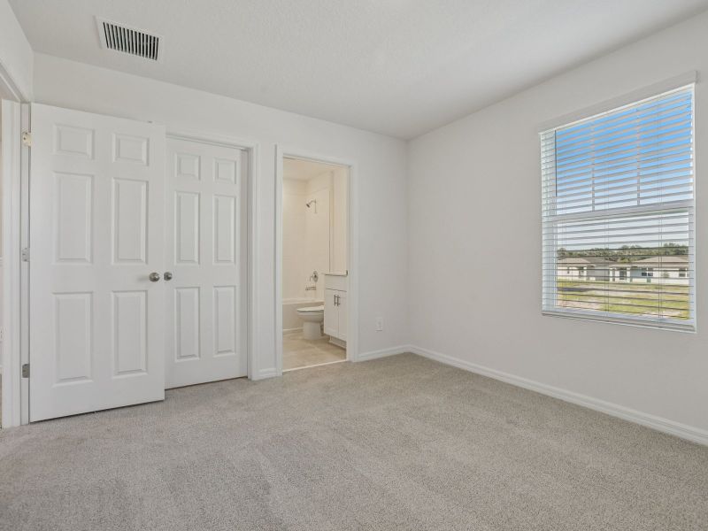 Spacious, unfurnished interior of a new home in The Reserve at Twin Lakes, St. Cloud (Image 12).