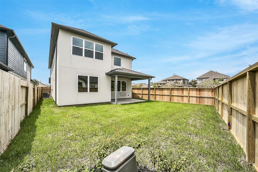 Front exterior of a new home in Sienna 40', Missouri City, TX, highlighting curb appeal (Image 26). Front exterior of a new home in Sienna 40', Missouri City, TX, highlighting curb appeal (Image 26).