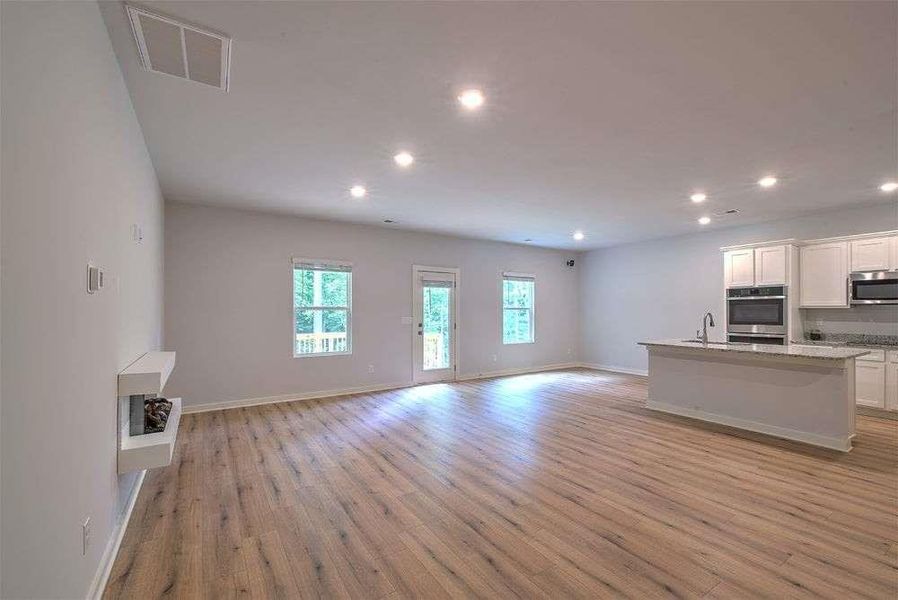 Spacious, unfurnished interior of a new home in The Woodlands Preserve, Jackson (Image 37).