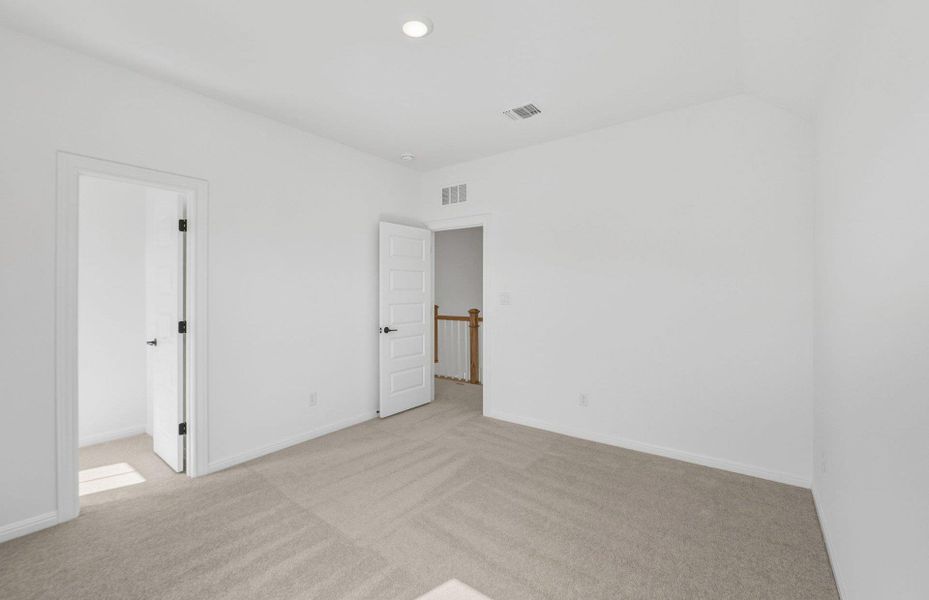 Spacious, unfurnished interior of a new home in Bluffview Reserve, Leander (Image 23).