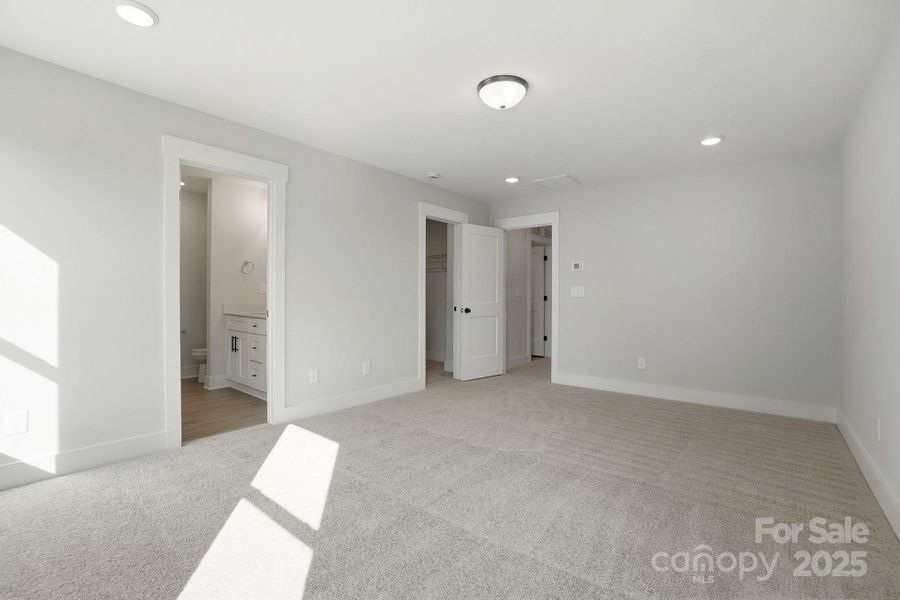 Spacious, unfurnished interior of a new home in , Waxhaw (Image 33). Spacious, unfurnished interior of a new home in , Waxhaw (Image 33).
