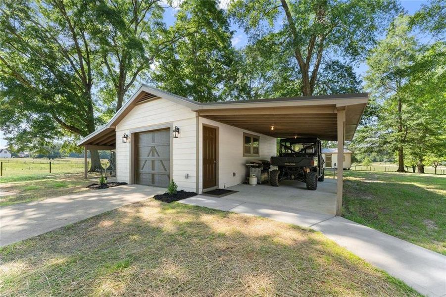 Exterior details and patio area of a home in , Jefferson (Image 25).