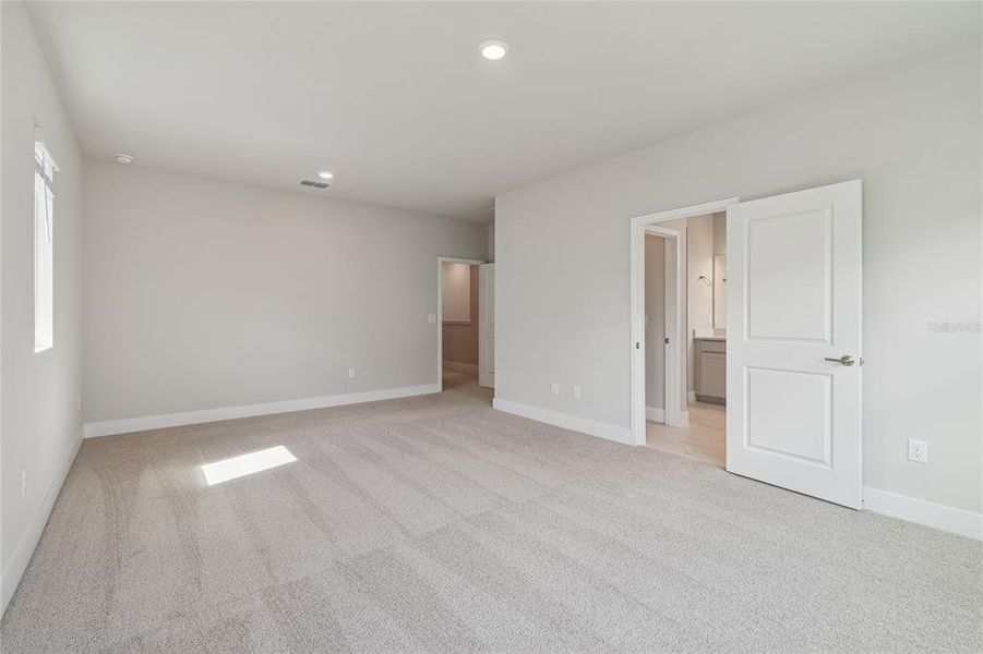 Spacious, unfurnished interior of a new home in , Parrish (Image 27).