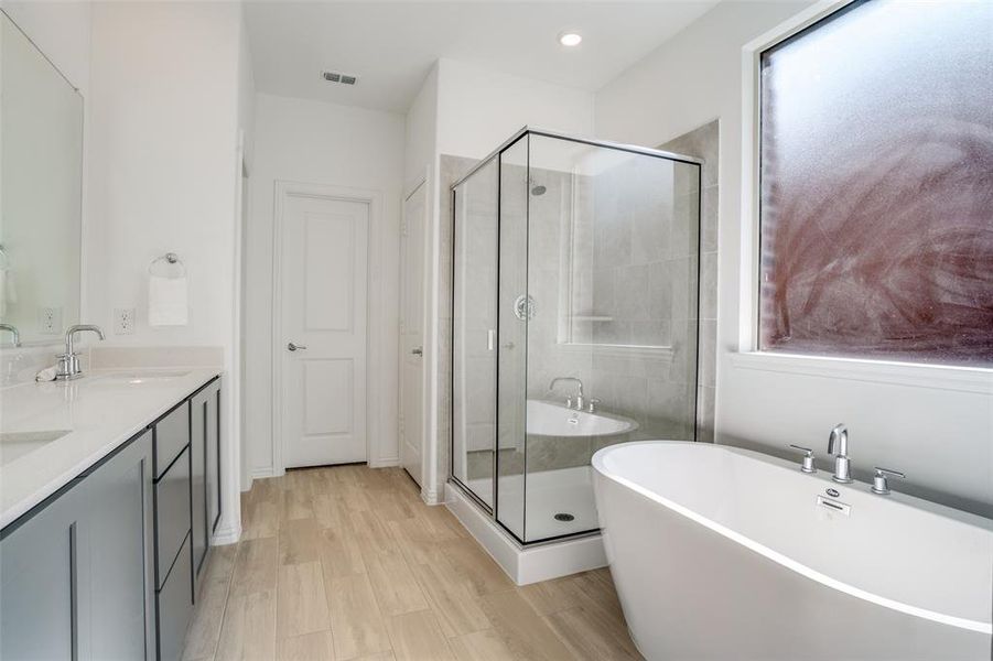 Furnished interior view inside a new home in Bridgewater: Classic Collection, Princeton (Image 27). Furnished interior view inside a new home in Bridgewater: Classic Collection, Princeton (Image 27).