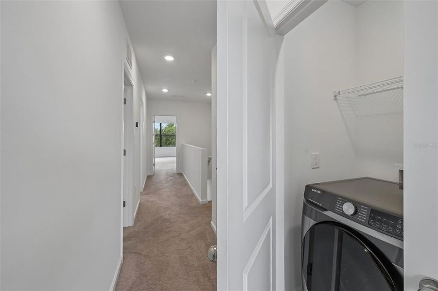 Spacious, unfurnished interior of a new home in , Sarasota (Image 24).