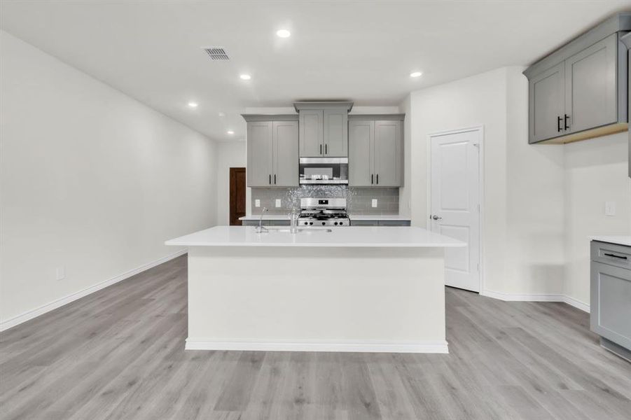Furnished interior view inside a new home in The Landing at Hidden Lakes, McKinney (Image 16). Furnished interior view inside a new home in The Landing at Hidden Lakes, McKinney (Image 16).
