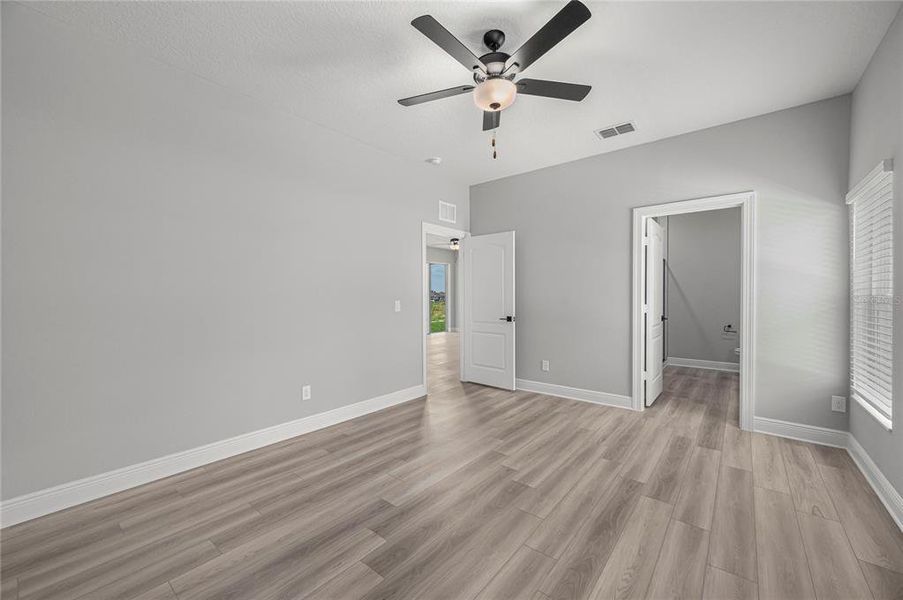 Spacious, unfurnished interior of a new home in Gum Lake Preserve, Lake Alfred (Image 25).