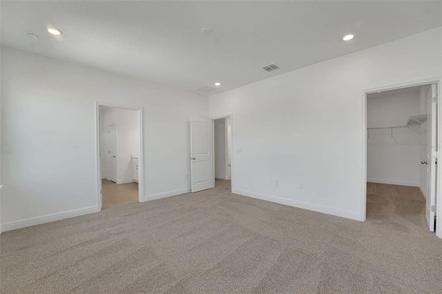 Spacious, unfurnished interior of a new home in Crossroads at Kelly Park, Apopka (Image 10).