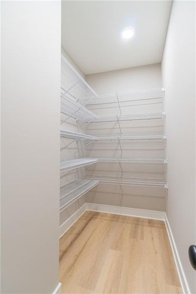 Spacious, unfurnished interior of a new home in , Jasper (Image 31).