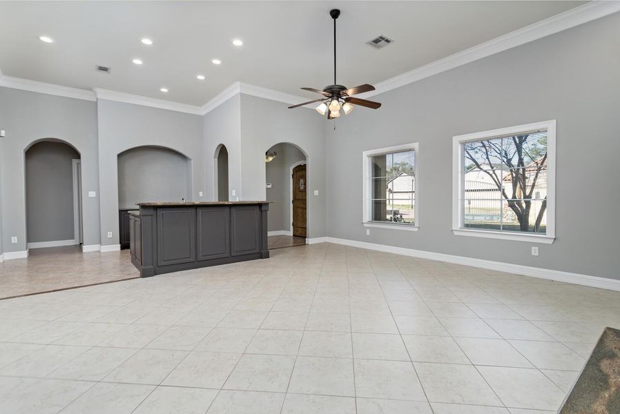 Spacious, unfurnished interior of a new home in , Beaumont (Image 21).