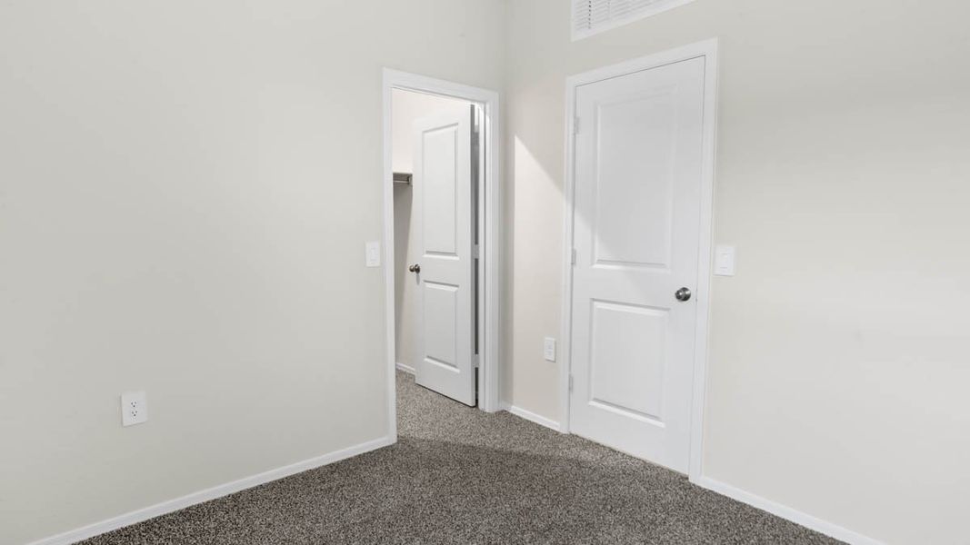 Spacious, unfurnished interior of a new home in Rio Rancho Estates, Wittmann (Image 24).