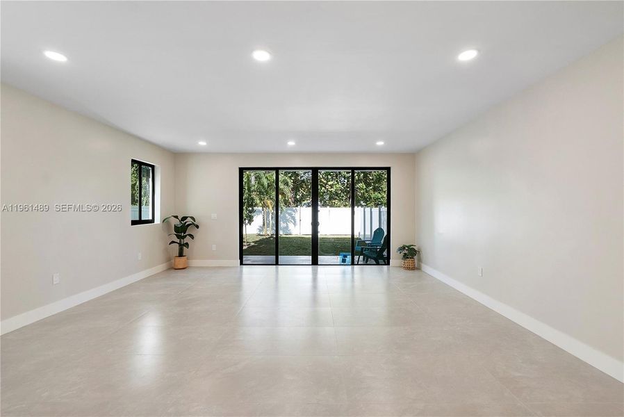 Spacious, unfurnished interior of a new home in , Fort Lauderdale (Image 42).