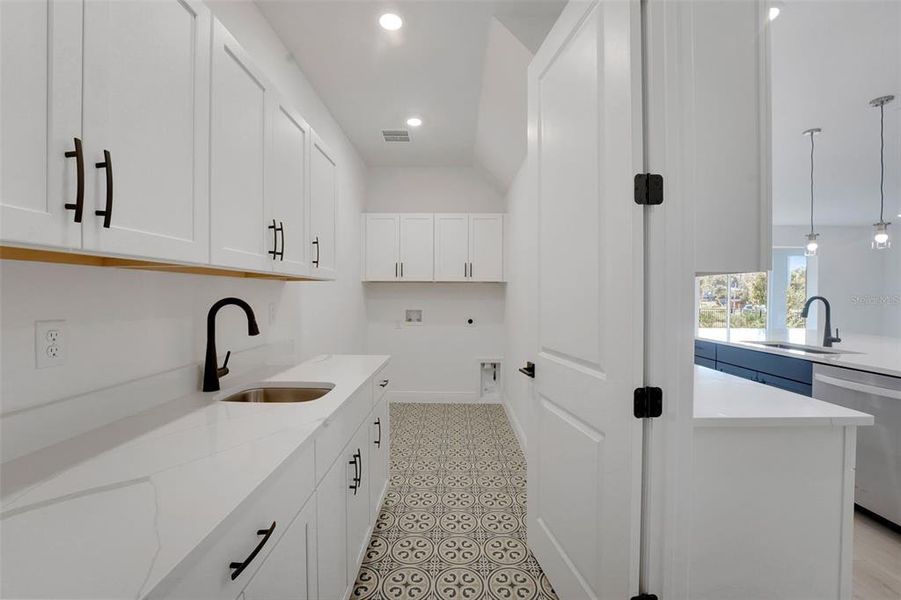 Furnished interior view inside a new home in Palms at Windermere, Windermere (Image 11).