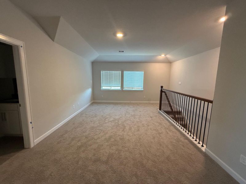 Spacious, unfurnished interior of a new home in Wellborn Settlement, College Station (Image 18).